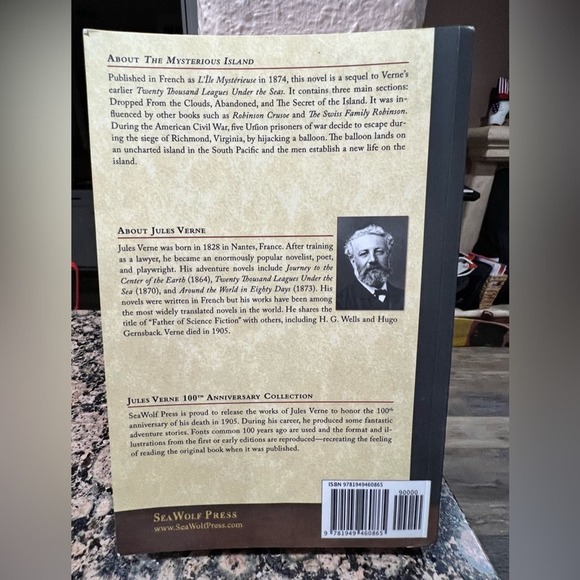 The Mysterious Island Illustrated 100th Anniversary Collection Book - Picture 4 of 5
